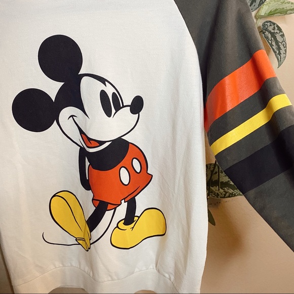 🌿Disney Mickey Long Sleeve Sweater Shirt🌿 - Picture 5 of 6